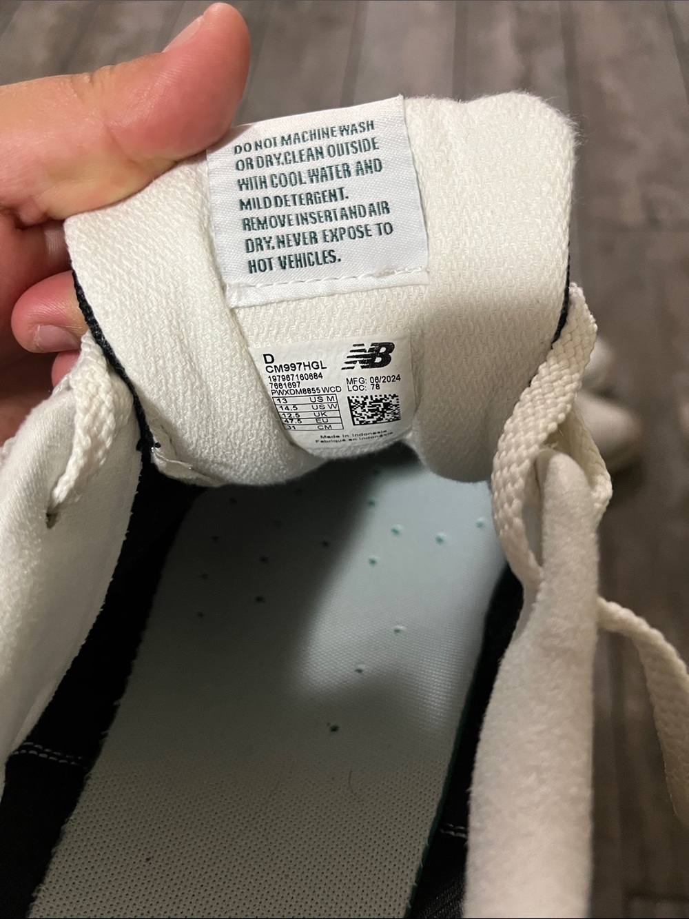 New Balance Men’s Gray, Black & Green Retro Runner Sneakers - Picture 2 of 7